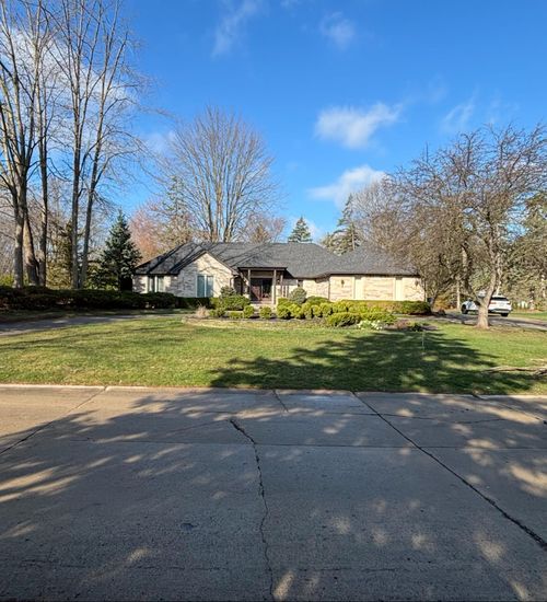 37671 Fiore Trl, Clinton Twp, MI, 48036-2036 | Card Image