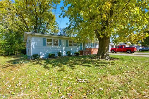 902 Holiday Dr, Effingham, IL, 62401-1728 | Card Image