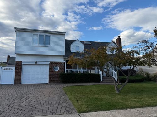 198 Guildford Ct, W Hempstead, NY, 11552-2210 | Card Image