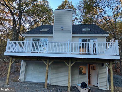 2096 Scarborough Way, Bushkill, PA, 18324-8906 | Card Image