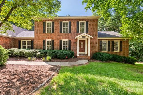 207 Lost Corner Rd, Morganton, NC, 28655-8009 | Card Image