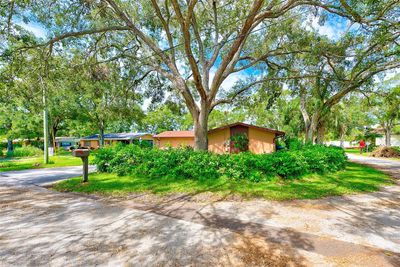 1895 Lake Judy Lee Drive, House other with 2 bedrooms, 2 bathrooms and null parking in Largo FL | Image 2