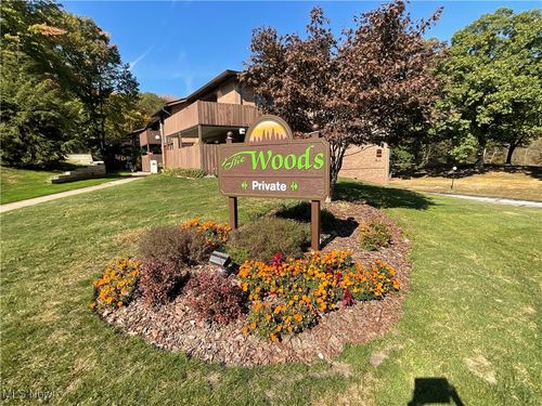 6850 Carriage Hill Dr, Brecksville, OH, 44141-1289 | Card Image