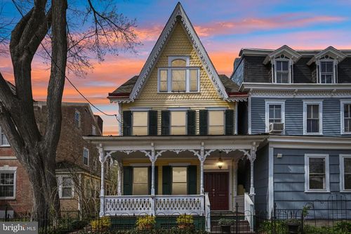 203 W Broad St, Burlington, NJ, 08016-1342 | Card Image