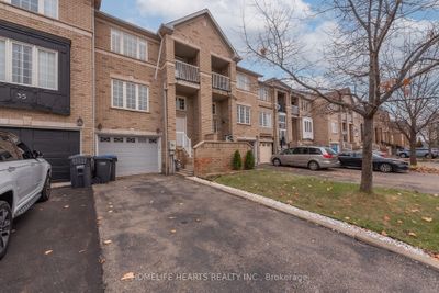 33 Cedarvalley Blvd, House attached with 3 bedrooms, 4 bathrooms and 3 parking in Brampton ON | Image 1