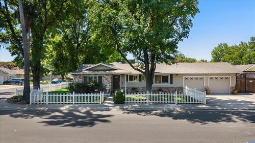 1013 Landee Way, Modesto, CA, 95355-4011 | Card Image