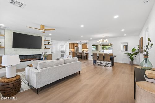 3402 E Mercer Ln, Phoenix, AZ, 85028-3322 | Card Image