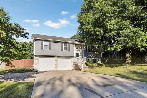 812 S Cedar St, Belton, MO, 64012-3047 | Card Image