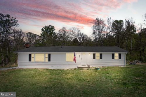 5002 E Point Rd, ELKTON, VA, 22827-2427 | Card Image