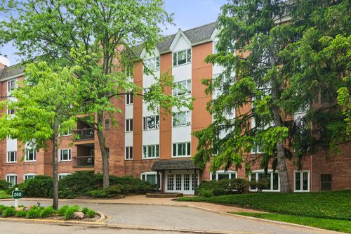414-205 Rivershire Ln, Lincolnshire, IL, 60069-3807 | Card Image