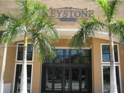 901-4242 Nw 2nd St, Miami, FL, 33126-5405 | Card Image