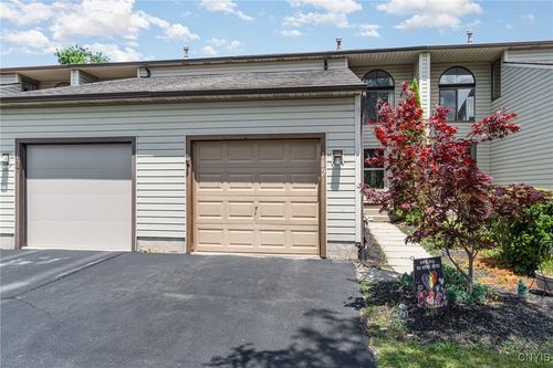 189 Lookout Cir, Syracuse, NY, 13209-9680 | Card Image