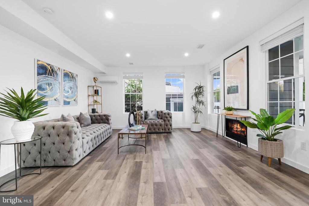 Residential in FALLS CHURCH 3