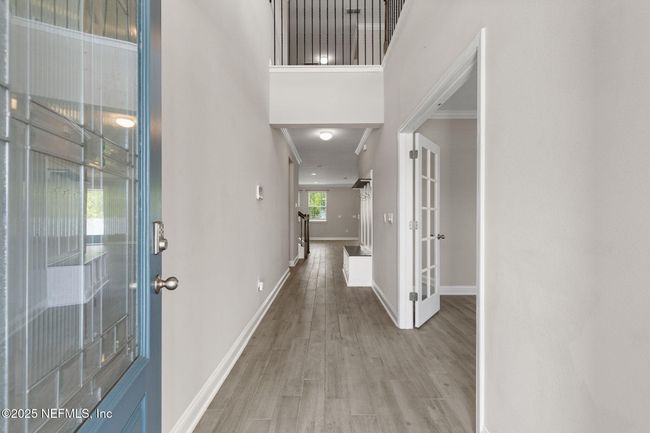 Inside entry | Image 6