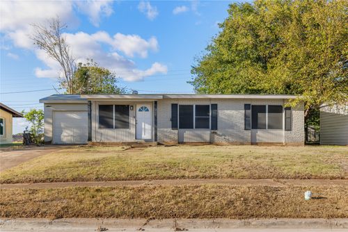 205 Laurel Ln, McGregor, TX, 76657-1017 | Card Image