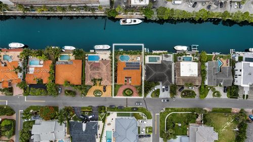 3220 Ne 164th St, North Miami Beach, FL, 33160-4129 | Card Image