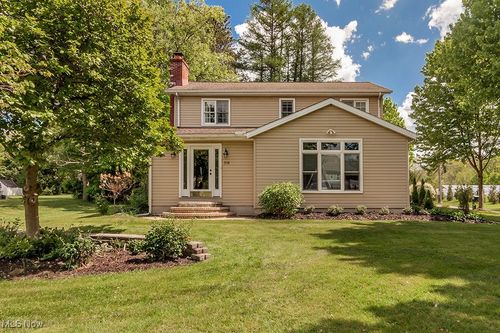318 Hillside Ln, Chagrin Falls, OH, 44022-3302 | Card Image