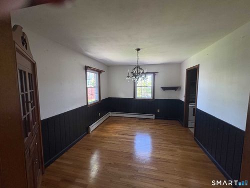 16 Raymond Rd, Woodbridge, CT, 06525-2324 | Card Image