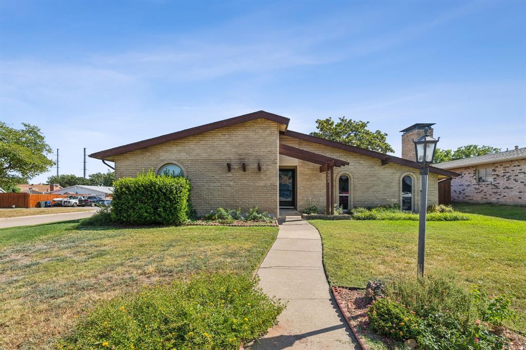 Flagstone Dr, Garland, TX 75044