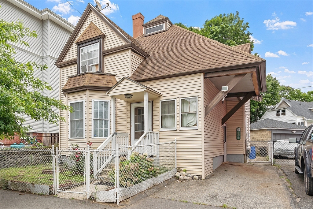 21 Woodbine St, For Sale in Worcester Zoocasa