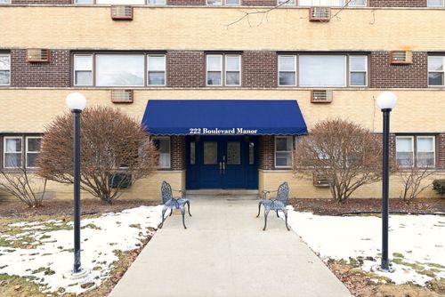 105-222 Washington Blvd, Oak Park, IL, 60302-4126 | Card Image