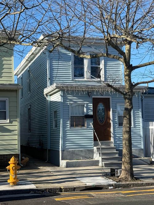 122 N Iowa Ave, Atlantic City, NJ, 08401-3830 | Card Image