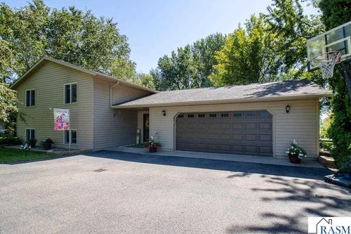 56947 Hillcrest Ln, New Ulm, MN, 56073-5510 | Card Image