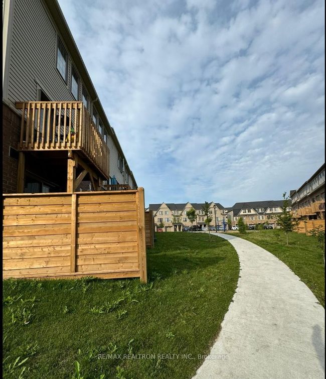 100 - 2674 Magdalen Path, Condo with 4 bedrooms, 3 bathrooms and 1 parking in Oshawa ON | Image 19