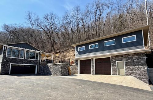 33128 Hunters Lane, Winona, MN, 55987 | Card Image