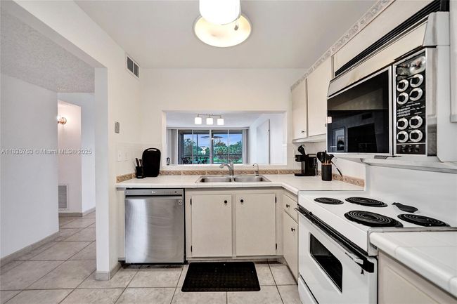 APT-304 - 1911 Sabal Palm Dr, Condo with 2 bedrooms, 2 bathrooms and null parking in Davie FL | Image 5