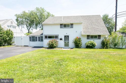 31 Roundwood Ln, LEVITTOWN, PA, 19055-1428 | Card Image