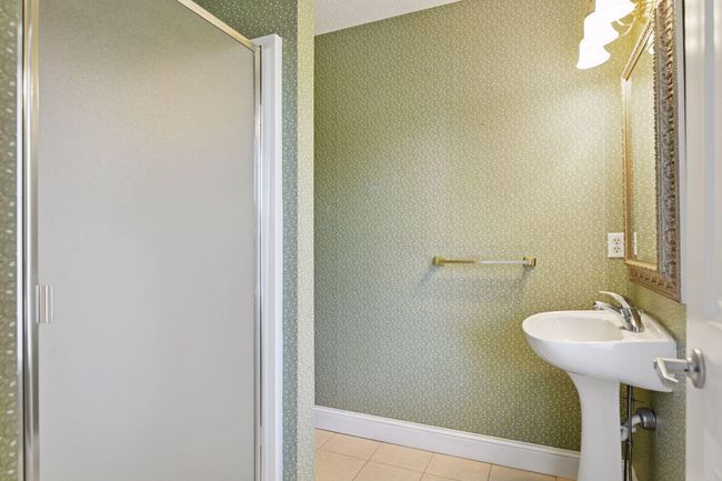 Upstairs guest bathroom with shower | Image 36