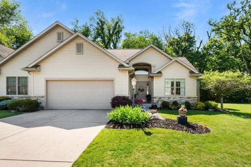 58561 Baugo Cove Dr, Elkhart, IN, 46517-8686 | Card Image