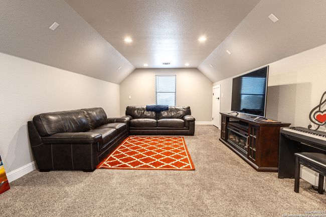 177 E Short Meadow Dr, House other with 4 bedrooms, 4 bathrooms and null parking in Lytle TX | Image 36