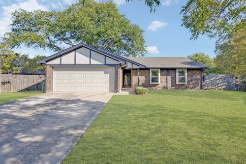 912 Shell Ct, Bedford, TX, 76022-7669 | Card Image