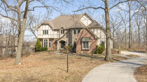 7570 S Cambridge Drive, Franklin, WI, 53132 | Card Image