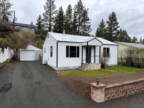 215 N Humbolt St, Canyon City, OR, 97820-6121 | Card Image