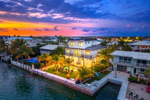 270 Caribbean Dr E, Summerland Key, FL, 33042-4811 | Card Image