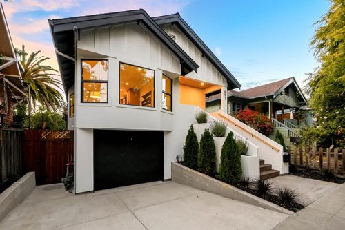 452 59th St, Oakland, CA, 94609-1504 | Card Image