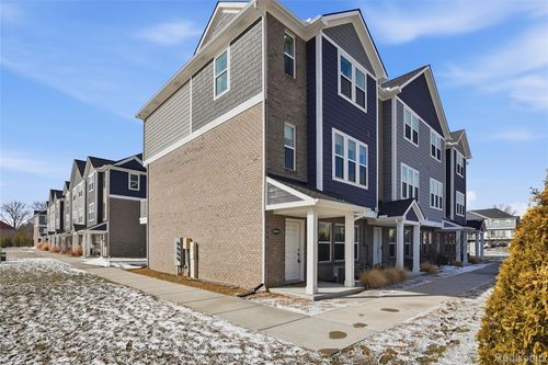 5904 Square Lake Ct, Troy, MI, 48085-4113 | Card Image