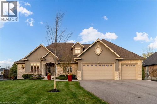 1068 Westover Rd, Hamilton, ON, L8B1N1 | Card Image