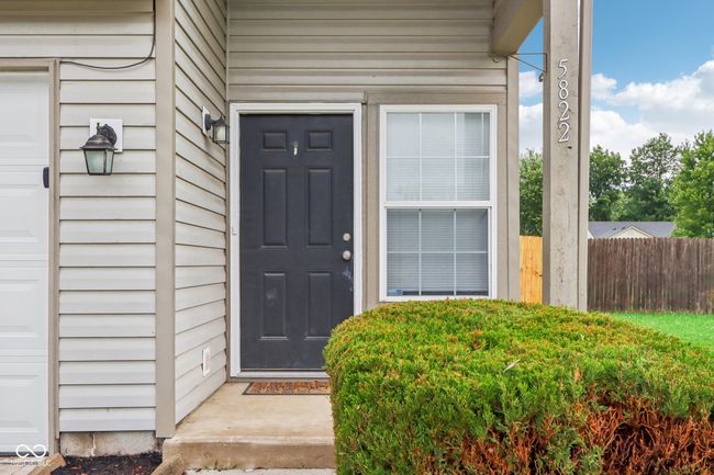 5822 Orth Cir, House other with 3 bedrooms, 3 bathrooms and null parking in Indianapolis IN | Image 5