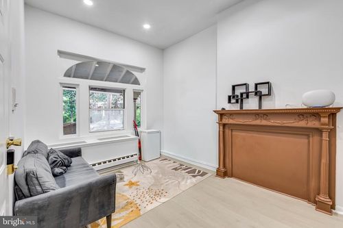 1a-4242 Pine St, PHILADELPHIA, PA, 19104-4095 | Card Image