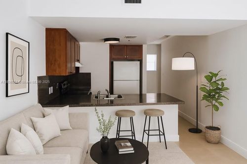 apt-103-1020 Sw 4th St, Miami, FL, 33130-2394 | Card Image