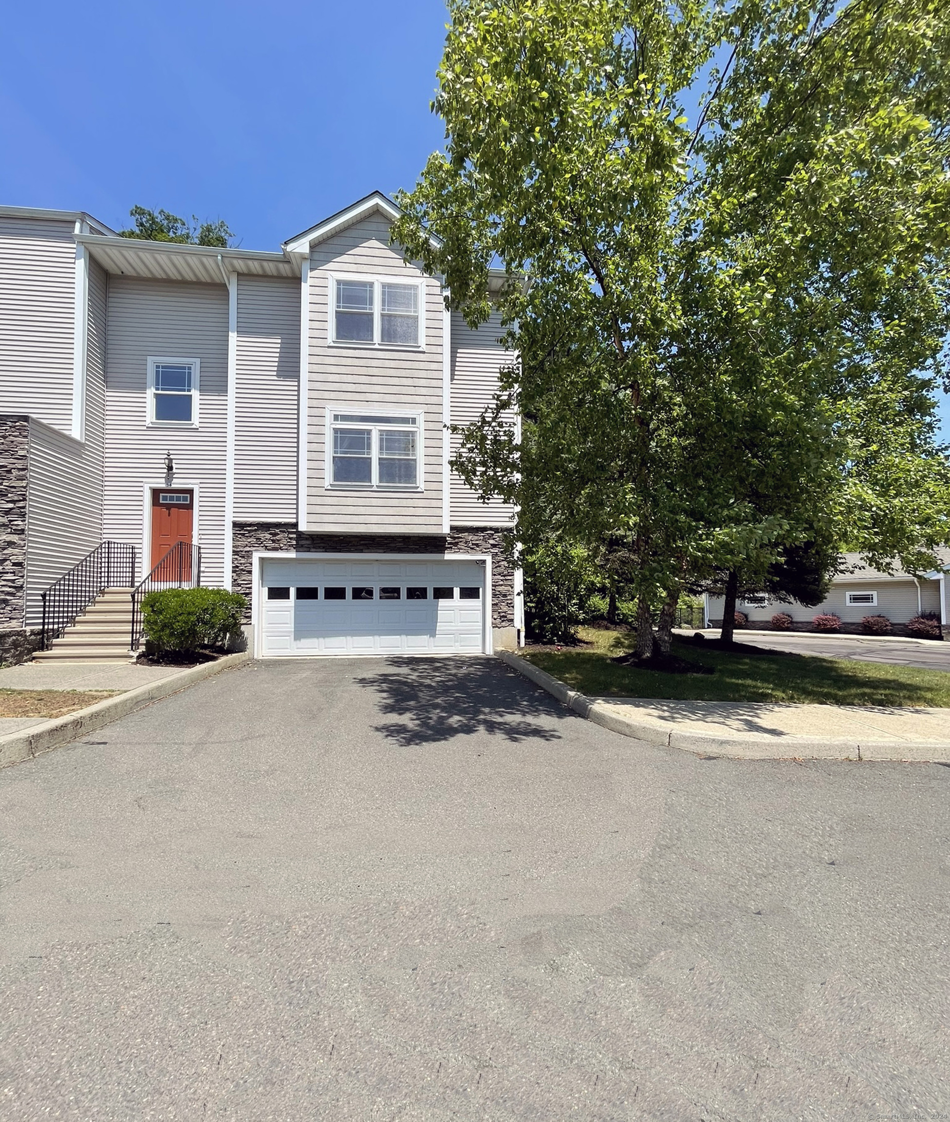 Stetson Pl, Danbury, CT 06811