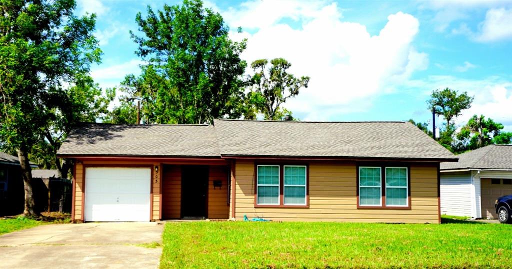 Center Way St, Lake Jackson, TX 77566