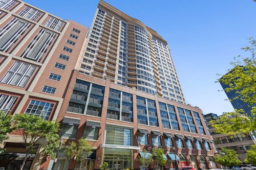 1110-807 Davis St, Evanston, IL, 60201-7100 | Card Image