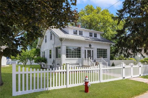 110 Spofford Ave, Warwick, RI, 02888-1817 | Card Image