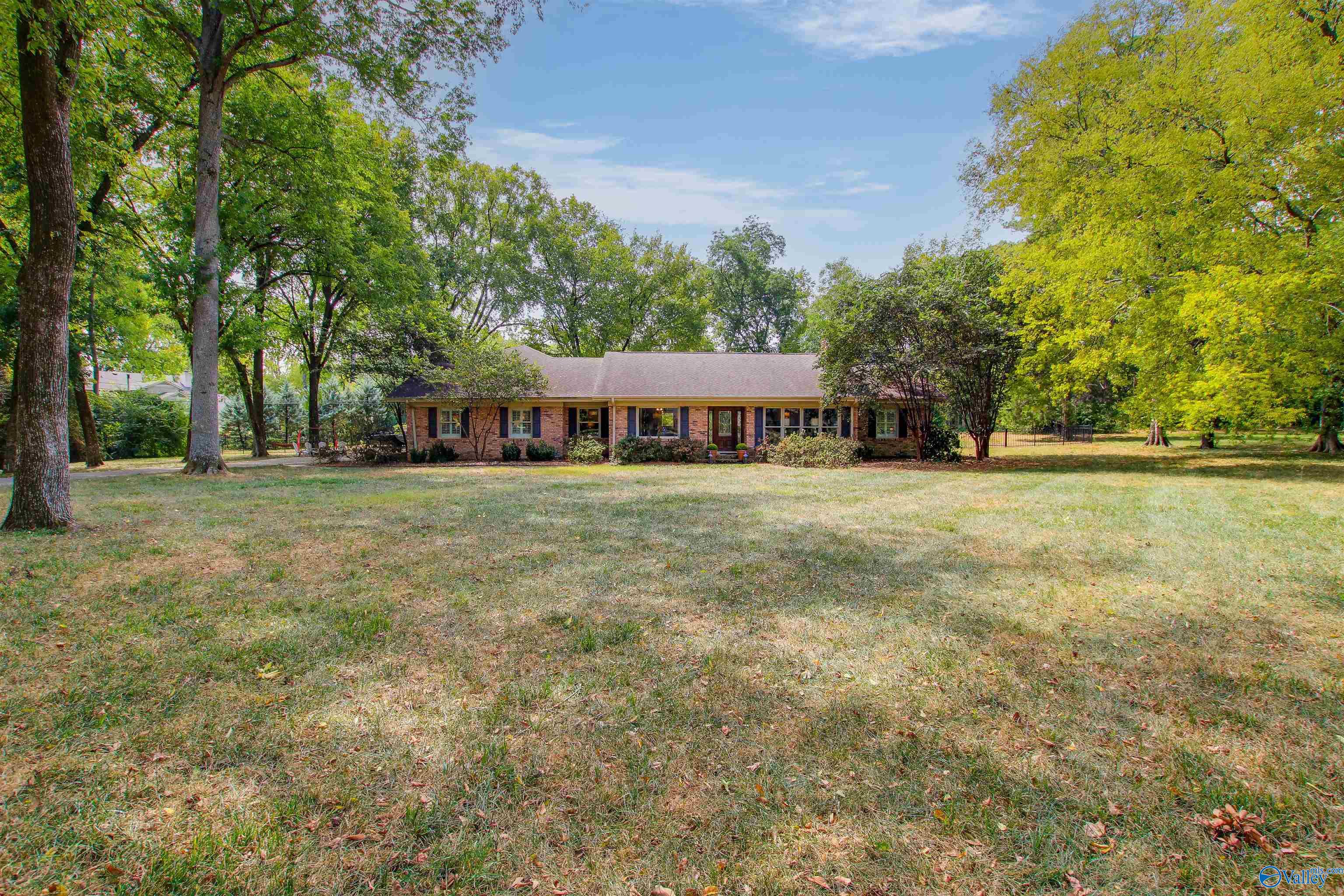 Woodmont Dr, Decatur, AL 35601