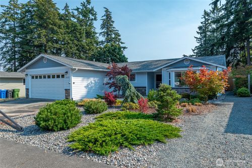 1925 Ne 8th Ave, Oak Harbor, WA, 98277-4358 | Card Image